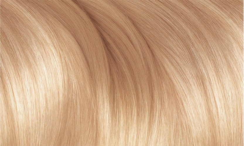 Haircolor 9 Very Light Blonde Excellence Creme Hair Swatch